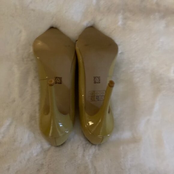 Anne Klein Brand New High Heel Shoes with Lion Head Logo Jewelry Buckle - Picture 3 of 4